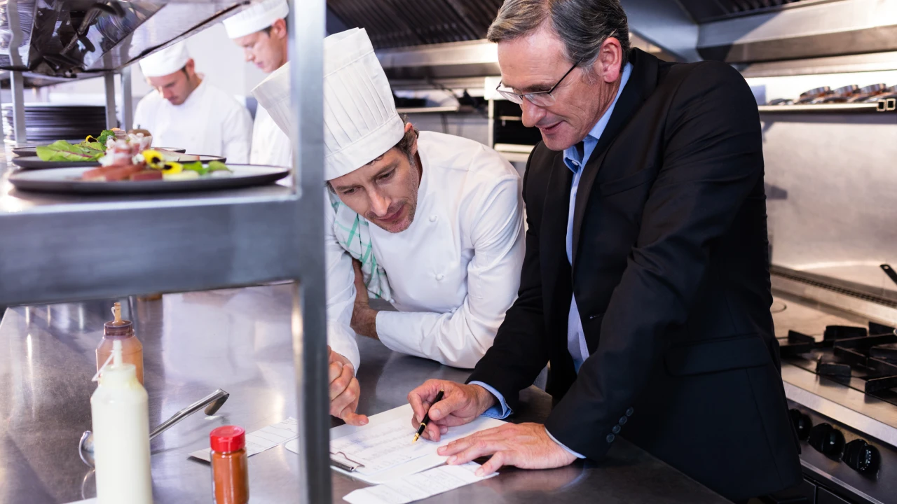 Corsi per Ristoratori: Guida Completa alla Formazione Professionale